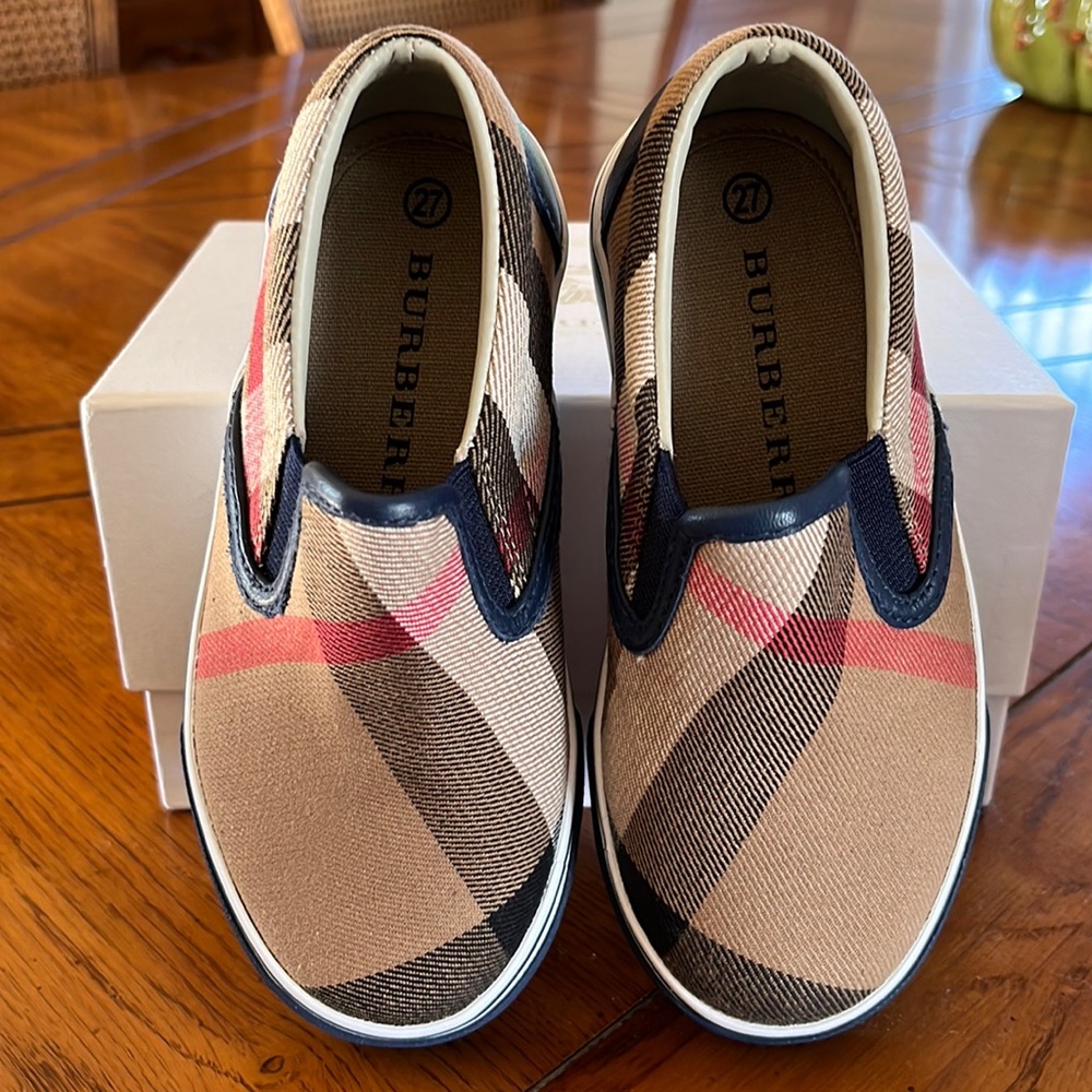 NWT Kids classic Burberry slip on Sneakers